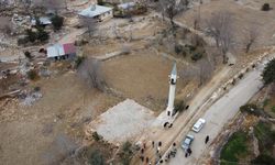 Deprem sonrası acı tablo: Minare var, cami yok!