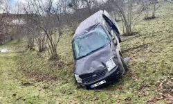 Kontrolden çıkan hafif ticari araç fındık bahçesine devrildi: 1 ölü, 2 yaralı
