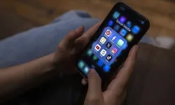 Fransa’da 15 yaş altına sosyal medya yasağı