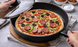 Gelinim Mutfakta tavada anne pizza tarifi: Tavada anne pizza nasıl yapılır?