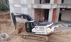 İş makinesi ile duvar arasında sıkışan işçi yaşamını yitirdi