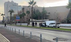 İzmir Adliyesi önünde kontrollü patlatılan şüpheli paket boş çıktı