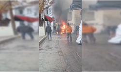 İzmir Konak'ta eve düşen yıldırım yangına yol açtı