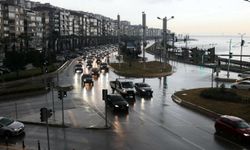 İzmir sağanak yağışa teslim oldu: Ekipler seferber edildi