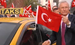 İzmir'de taksiciler araçlarını Türk bayraklarıyla donattı