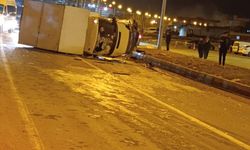 Kamyonet ile minibüs çarpıştı: 2 yaralı