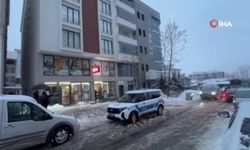 55 yaşındaki kadın çatıdan düşen kar kütlesinin altında can verdi