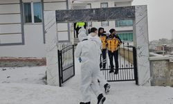 Karı koca çift evlerinde silahla vurulmuş halde ölü bulundu