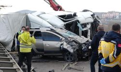 Karşı şeride geçen tır ortalığı savaş alanına çevirdi: 1 ölü, 3 yaralı!