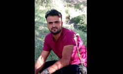 Kayıp olarak aranan genç, iş yerinin önündeki araçta ölü bulundu