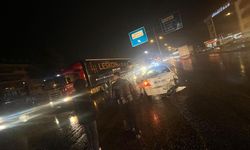 Kırmızı ışıkta durmak isteyen otomobile Tır çarptı: Yaralılar var!