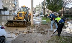 Kısa sürede yağan yoğun yağış Bornova’yı vurdu