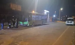 Kontrolden çıkan otomobil otobüsle çarpıştı: Yaralılar var!