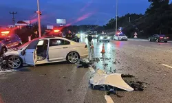 Korkunç anlar: İki araç çarpıştı, yaralılar var!