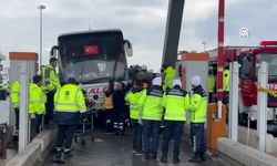 Kuzey Marmara Otoyolu’nda feci kaza: Otomobil gişede sıkıştı, ölü ve yaralılar var!