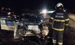 Minibüs yan yattı, otomobil hurdaya döndü... 1 ölü, 6 yaralı