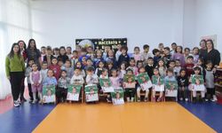 Mutlu Çocuklar Oyun Evleri’nde karne sevinci