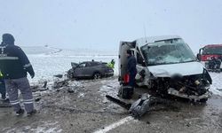 Otomobil ile kamyonetin çarpıştığı kazada 1 kişi öldü