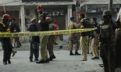 Pakistan'da 12 noktaya planlı saldırı: 10 güvenlik görevlisi öldü