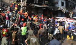 Pakistan’da AVM yangını: Ölü sayısı 14’e yükseldi