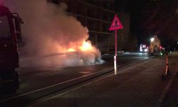 Panik anları: Kamyonet bir anda alev topuna döndü