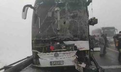 Sisli hava zincirleme kazayı beraberinde getirdi: 7 yaralı