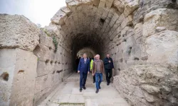 Smyrna Antik Tiyatrosu için imar yolu çalışmaları başladı