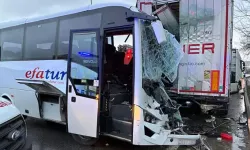 Tur midibüsü TIR’a çarptı: 3’ü ağır çok sayıda yaralı var!