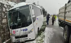 Yol kenarındaki kazazedelere çarpan otobüs can aldı: 1 ölü, 3 yaralı