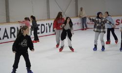 Yunusemre Belediyesi’nden 5 bin öğrenciye buz pateni hediyesi