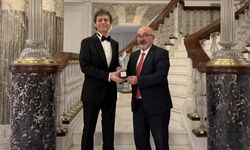 Akif Manaf Egeyön Barış Ödülü’nü aldı