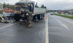 Aliağa'da feci kaza: Belediye kamyonuna çarptı, araçta sıkışarak can verdi!
