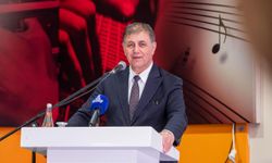 Başkan Tugay’dan kadın mücadelesine güçlü çağrı