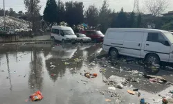 Buca’da sel çöpleri yola taşıdı, mahalleli tepkili