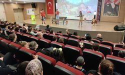 Çiğli’de miniklere tiyatro şöleni