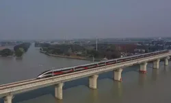 Çin’de demir yolu köprüsü çöktü: Çok sayıda işçi yaşamını yitirdi