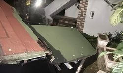 Fırtına dehşeti! Park halindeki araçlar zarar gördü