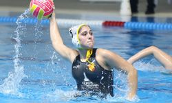 Göztepe Kadın Sutopu Takımı İzmir'de sahnede