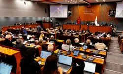 İzmir Büyükşehir Belediyesi Meclisinde 'hırsız' tartışması