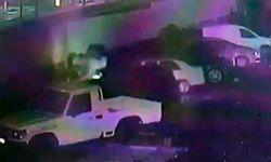 Isınmak için yaktığı ateş araçlara zarar verdi: Zanlının 13 suç kaydı bulunuyor