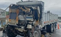 İzmir Aliağa’da kamyon kazası: Sürücü hayatını kaybetti