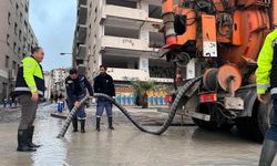 İzmir kıyıları alarmda! Dalga ve rüzgar 50 yılda bir görülen seviyede