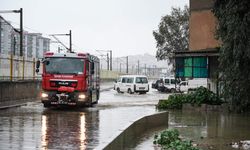 İzmir’de sağanak hayatı olumsuz etkiledi