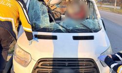 Kamyonet tırın dorsesine saplandı: Sürücü olay yerinde hayatını kaybetti