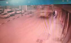 Kamyonun taşıdığı iş makinesi d*hşet saçtı: 14 yaşındaki öğrenci yaralandı