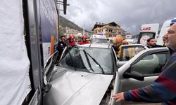 Korkunç kaza: Yolcu hayatını kaybetti, 2 kişi yaralı!