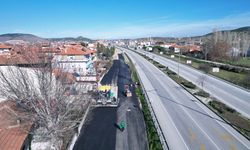 Manisa Büyükşehir'den Kula’da 8 bin tonluk asfalt hamlesi