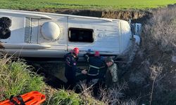 Dereye düşen öğrenci servisindeki 9 kişi yaralandı