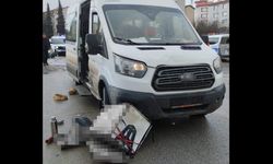 Öğrenci servisi ile çarpışan motokurye hayatını kaybetti