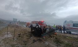 Otoyolda korkunç kaza: Otomobil bariyerlere saplandı, karı koca hayatını kaybetti!